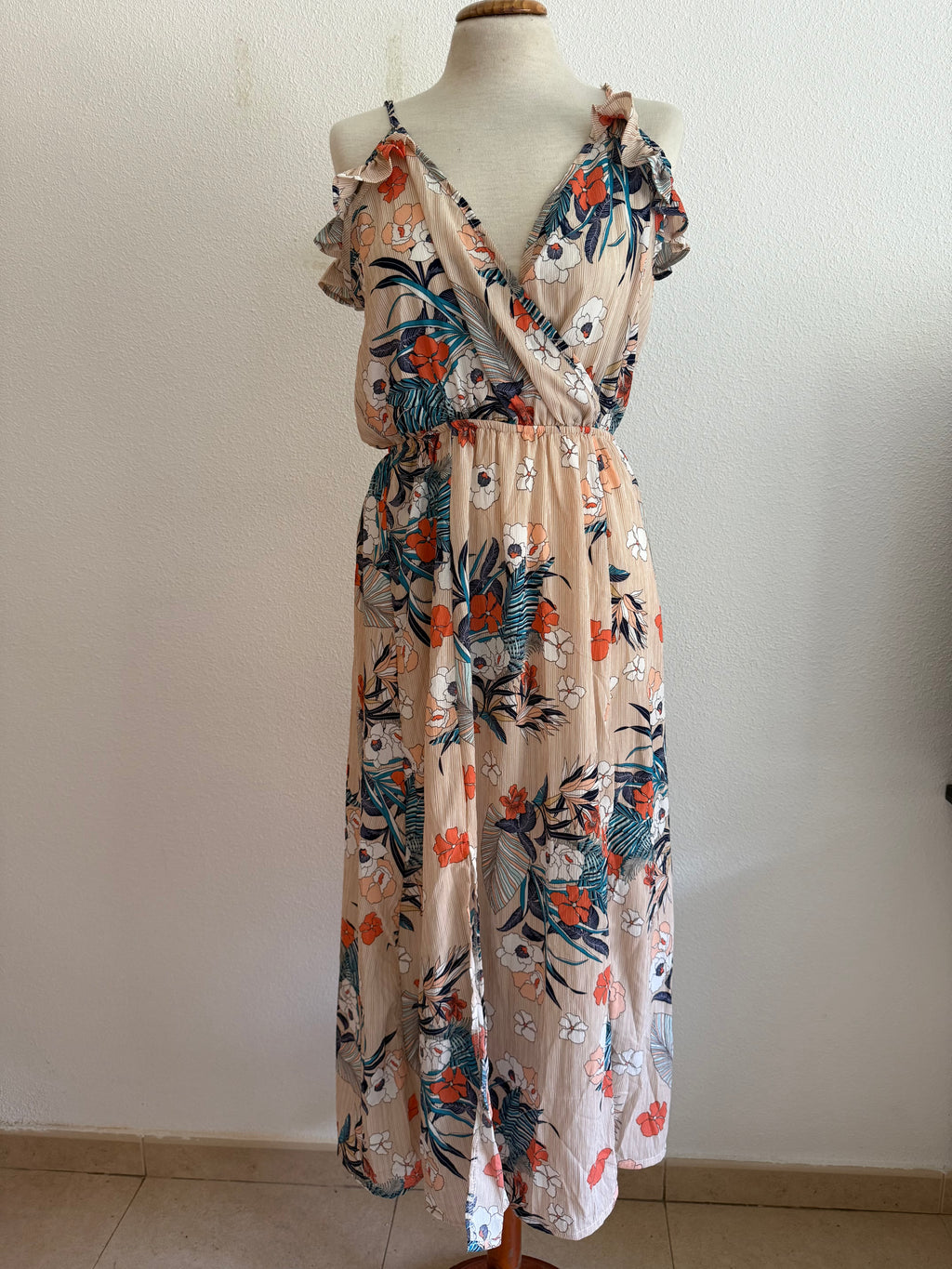 Vestido Midi Tropical Beige con Volantes